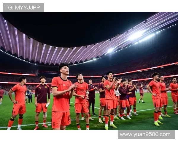 身着中国队足球队服的球星风采展现助力国足崛起与国际赛场荣耀